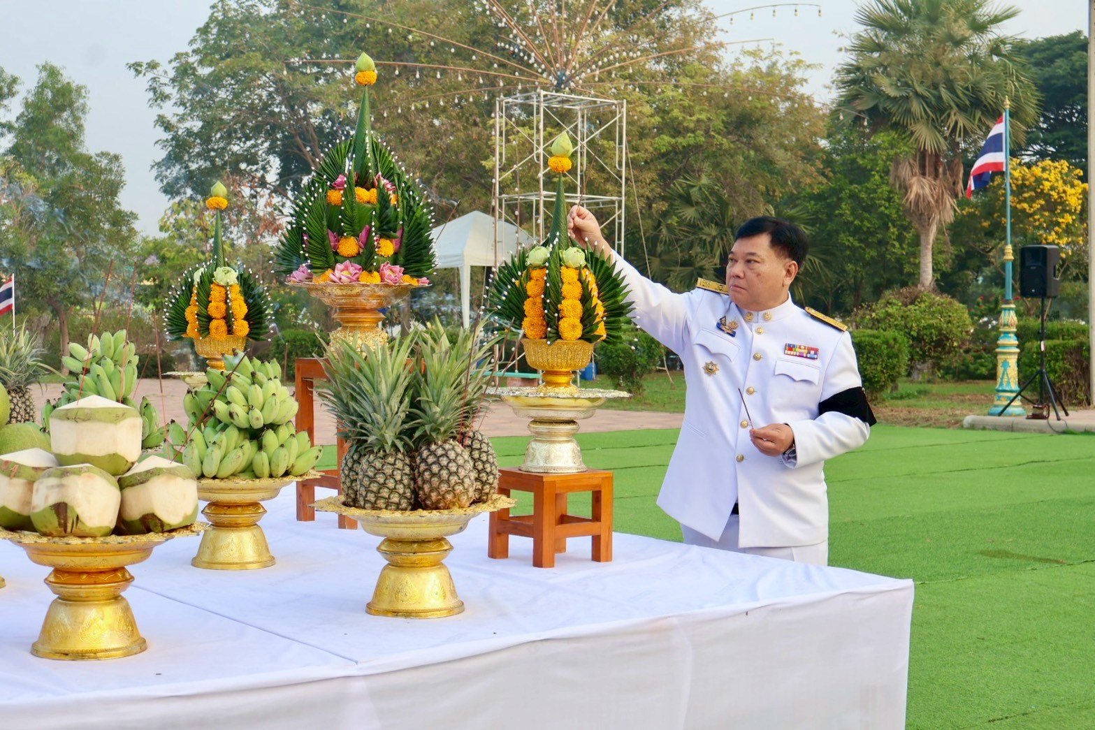 title - ส.ป.ก.อ่างทอง ร่วมงานรัฐพิธีถวายราชสักการะ 